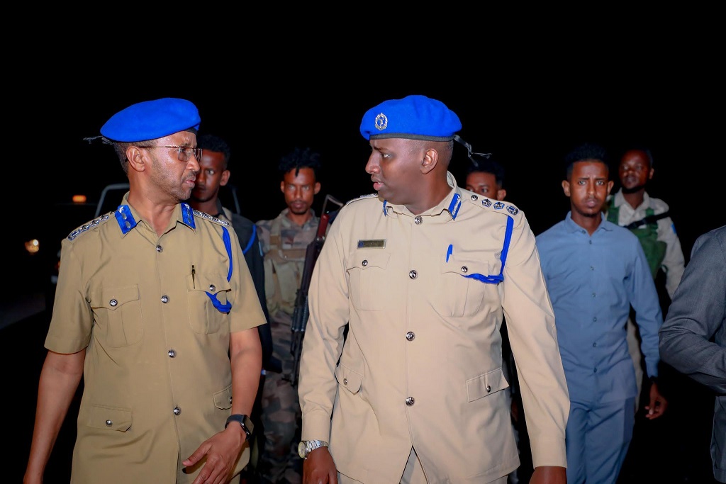 Saraakiisha amniga oo kormeeray waddada.jpg